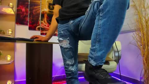 Snapshot of alessandro__wye chatting on December 2024 10:08:02 AM ALESSANDRO WYE online show from December 2024 10:08:02 AM