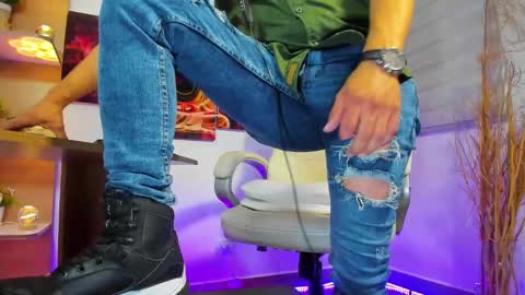 Snapshot of alessandro__wye chatting on January 2025 09:13:02 AM ALESSANDRO WYE online show from January 2025 09:13:02 AM