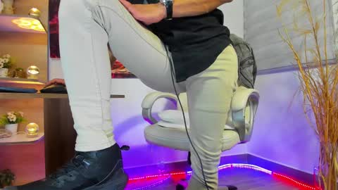 Snapshot of alessandro__wye chatting on January 2025 08:22:01 AM ALESSANDRO WYE online show from January 2025 08:22:01 AM