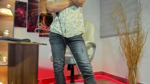 Snapshot of alessandro__wye chatting on February 2025 03:29:01 AM ALESSANDRO WYE online show from February 2025 03:29:01 AM