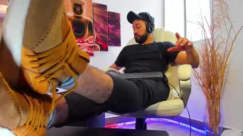 Snapshot of alessandro__wye chatting on February 2025 09:13:02 PM ALESSANDRO WYE online show from February 2025 09:13:02 PM