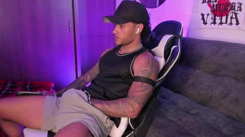 Snapshot of alessandro_vanni chatting on April 2026 01:48:02 PM Alessandro Vanni online show from April 2026 01:48:02 PM
