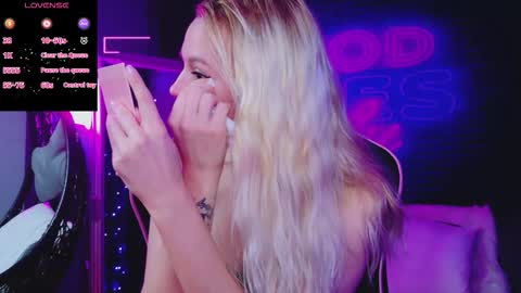 alessiacroft online show from December 2025 03:44:02 AM