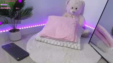Snapshot of alessyaaa chatting on May 2026 08:49:02 PM Ale online show from May 2026 08:49:02 PM