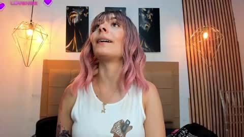 Aleszia online show from September 2025 07:57:01 PM