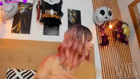 Aleszia online show from October 2025 07:25:02 PM