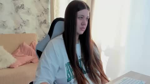 Aletta Oushen online show from October 2025 10:05:01 AM