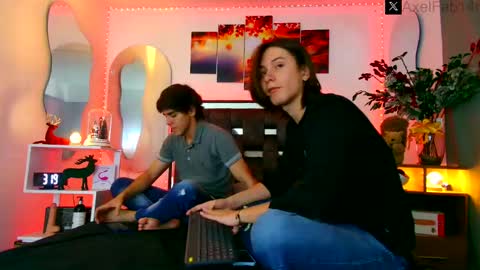 Snapshot of alex_and_fabian chatting on December 2024 09:41:02 PM sneider online show from December 2024 09:41:02 PM