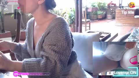 Snapshot of alex_and_theprof chatting on December 2025 02:47:01 PM ALEX online show from December 2025 02:47:01 PM