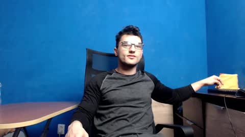 Snapshot of alex_blu chatting on December 2024 07:25:01 AM Alex online show from December 2024 07:25:01 AM