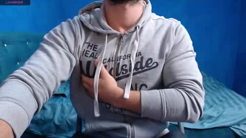 Snapshot of alex_blu chatting on October 2025 10:35:02 AM Alex online show from October 2025 10:35:02 AM