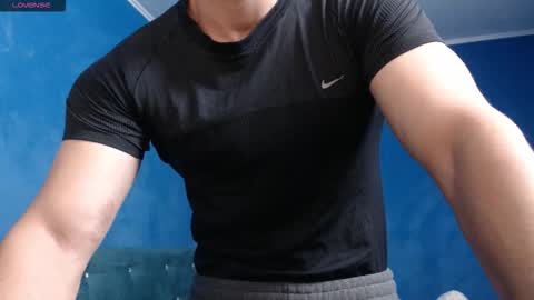 Snapshot of alex_blu chatting on October 2025 08:34:01 AM Alex online show from October 2025 08:34:01 AM