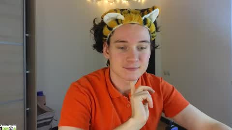 FAVORITE online show from February 2025 10:09:01 PM