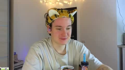 FAVORITE online show from February 2025 11:43:01 PM