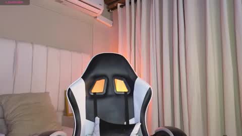 Snapshot of alex_pierce_ chatting on February 2026 07:53:02 PM Alex online show from February 2026 07:53:02 PM