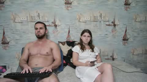 Alex and Sarah online show from October 2025 07:33:01 PM