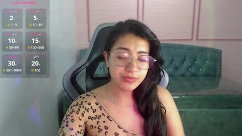 Alexandra online show from October 2025 12:03:01 PM