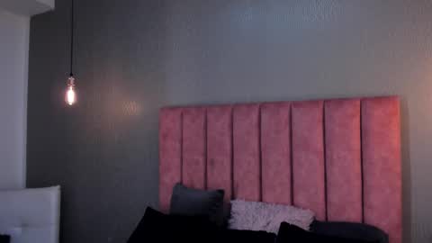 Alexa Thaylor online show from November 2025 03:12:02 PM