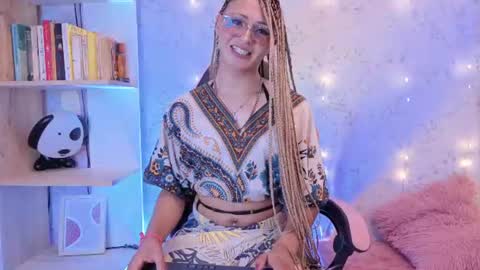 alexaavandercloude online show from June 2026 08:17:01 PM