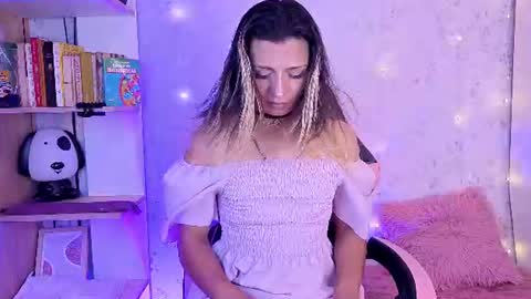 alexaavandercloude online show from July 2026 07:40:02 PM