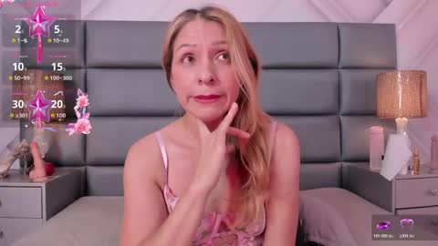 Snapshot of alexafoxx_ chatting on May 2026 06:09:01 PM online show from May 2026 06:09:01 PM