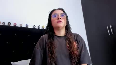 alexandra clauss online show from March 2026 04:33:01 PM