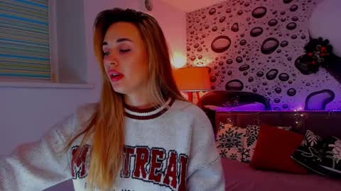 Snapshot of alexawilds chatting on December 2025 06:20:02 AM AlexaWilds online show from December 2025 06:20:02 AM