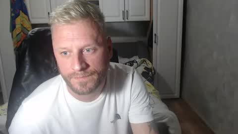 Snapshot of alexboy2022 chatting on December 2025 04:44:01 PM onlyfans..alexyno2022 online show from December 2025 04:44:01 PM