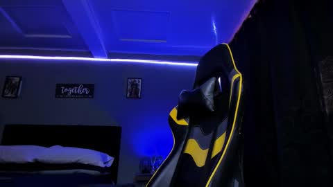 alexgiraldo__ online show from November 2025 01:06:02 PM