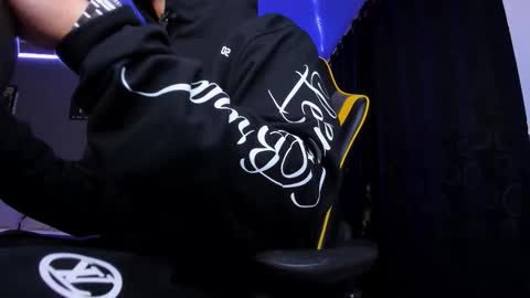 alexgiraldo__ online show from December 2025 12:25:01 PM