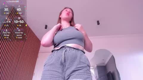 Alexia online show from November 2025 05:04:01 PM