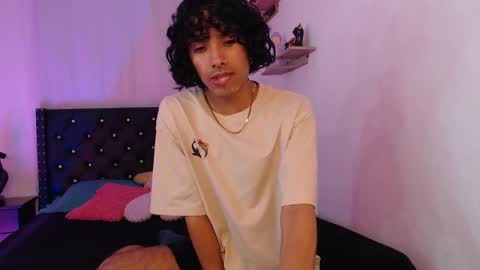 Snapshot of alexis21_ chatting on November 2025 06:02:02 AM Alexis online show from November 2025 06:02:02 AM