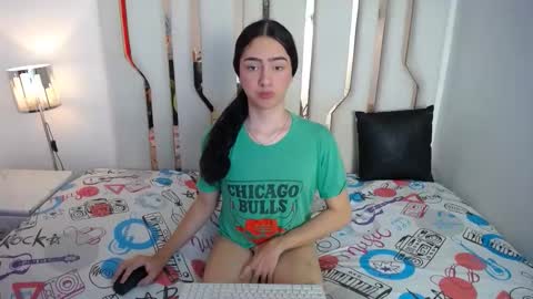 -- ALEXIS -- online show from October 2025 12:33:01 AM