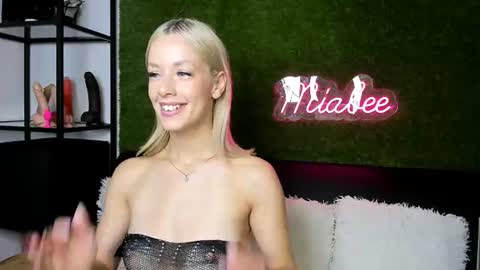 alexisbanx online show from July 2026 02:30:02 PM