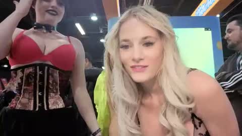 alexispaige06 online show from April 2026 06:01:02 PM
