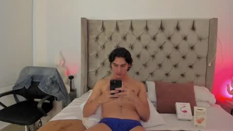 Snapshot of alexxander_hall chatting on September 2025 01:40:02 AM Alexxander Hall online show from September 2025 01:40:02 AM