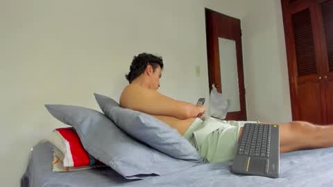 Snapshot of alexxander_hall chatting on December 2025 07:53:02 PM Alexxander Hall online show from December 2025 07:53:02 PM