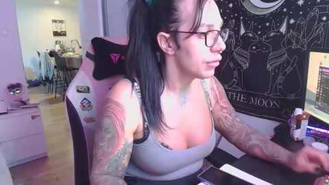 alexyasnow online show from October 2025 06:30:02 PM