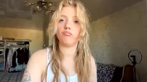 Snapshot of alfrediamalcom chatting on October 2025 07:17:01 AM Maria online show from October 2025 07:17:01 AM