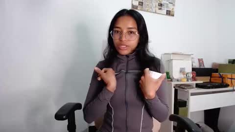 Snapshot of alia054 chatting on March 2026 01:05:02 PM Alia online show from March 2026 01:05:02 PM