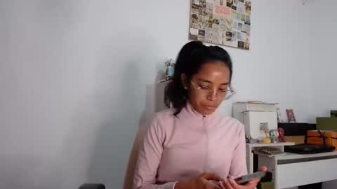 Snapshot of alia054 chatting on March 2026 01:40:02 PM Alia online show from March 2026 01:40:02 PM