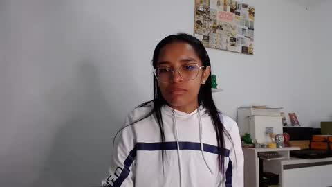 Snapshot of alia054 chatting on March 2026 01:50:02 PM Alia online show from March 2026 01:50:02 PM