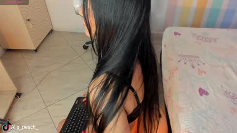 Snapshot of alia_peach_ chatting on December 2024 08:08:02 AM Alia online show from December 2024 08:08:02 AM