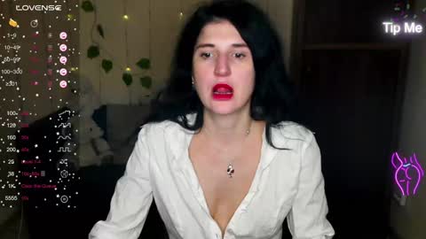 Snapshot of alianna_solo_kiss chatting on January 2025 12:24:01 PM Alianna online show from January 2025 12:24:01 PM