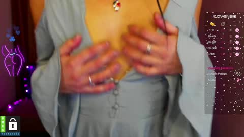 Snapshot of alianna_solo_kiss chatting on January 2025 03:47:01 PM Alianna online show from January 2025 03:47:01 PM