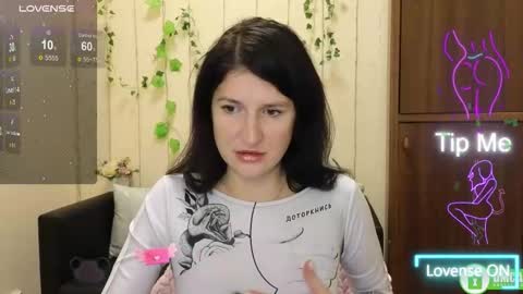 Snapshot of alianna_solo_kiss chatting on November 2025 12:28:02 PM Alianna online show from November 2025 12:28:02 PM