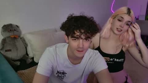 Snapshot of alice118james chatting on September 2025 06:39:01 AM alice and james online show from September 2025 06:39:01 AM