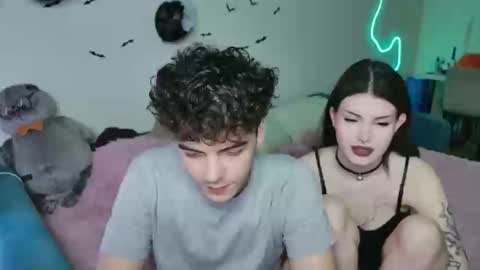 Snapshot of alice118james chatting on October 2025 06:43:01 PM alice and james online show from October 2025 06:43:01 PM