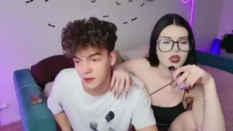 Snapshot of alice118james chatting on November 2025 11:22:01 AM alice and james online show from November 2025 11:22:01 AM