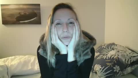 Snapshot of alice8363 chatting on December 2024 09:44:01 PM Alice online show from December 2024 09:44:01 PM